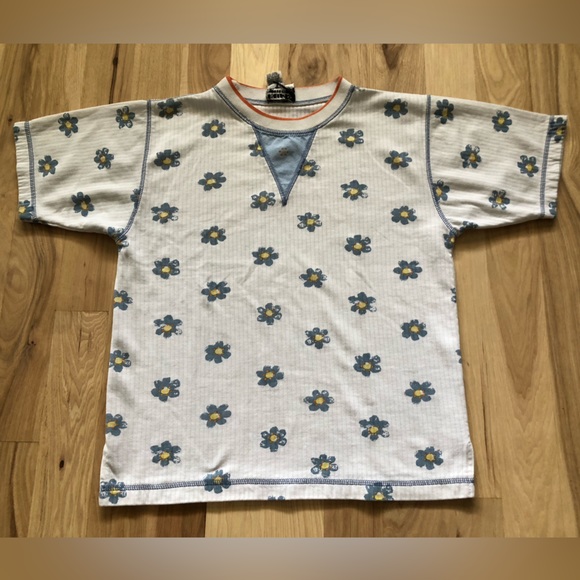 Vintage Tops - LAST CHANCE Vintage Flower Print Crew Neck Tshirt